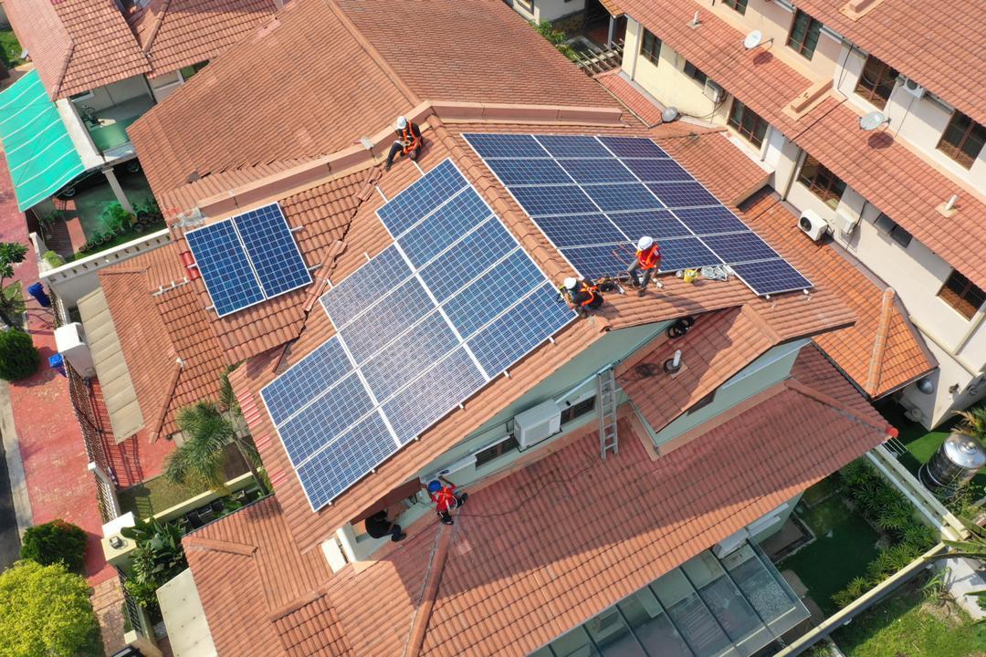 Solar water pump installation with panels and VFD drive at a Tamil Nadu farm